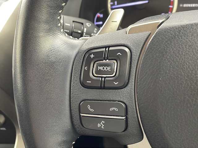 レクサス ＮＸ 300 バージョンL 兵庫県 2018(平30)年 6.6万km ソニッククォーツ ・純正ナビ/CD/DVD/USB/AUX/TV/・サイドカメラ/・バックカメラ/・ビルトインETC2.0/・前後ドライブレコーダー/・プリクラッシュセーフティ/・レーンディパーチャーアラート/・クリアランスソナー/・パーキングサポートブレーキ/・アダプティブハイビームシステム/・ブラインドスポットモニター/・レーダークルーズコントロール/・革巻きステアリング/・ステアリングスイッチ/・レザーシート/・パワーシート/・全席シートヒーター/・前席ベンチレーション/・ステアリングヒーター/・パドルシフト/・パワーバックドア/・純正アルミホイール/・純正フロアマット