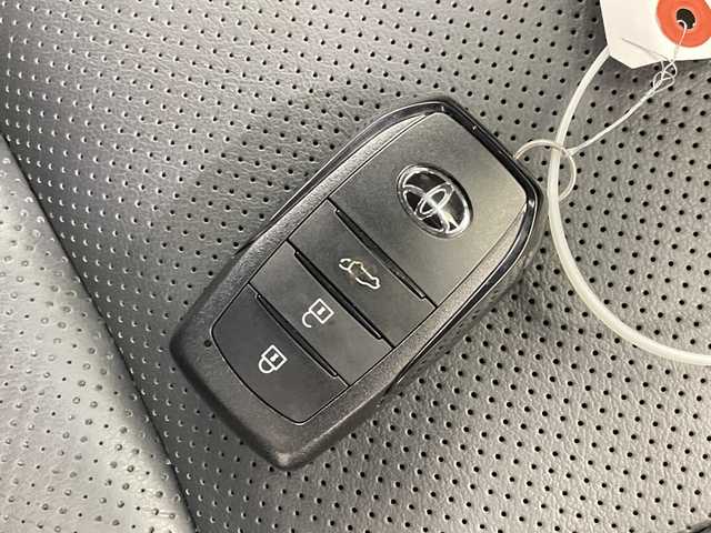 トヨタ ハリアー ハイブリッド Z レザーパッケージ 栃木県 2024(令6)年 1.5万km プラチナホワイトパールマイカ 純正メモリナビ/（フルセグTV/Bluetooth/USB）/禁煙車　/バックカメラ　/ＪＢＬサウンドシステム　/本革シート　/トヨタセーフティセンス　/コーナーセンサー　/ＥＴＣ２．０　/パワーシート　/シートヒーター　/シートエアコン　/デジタルインナーミラー/オートライト/LEDヘッドライト/フォグランプ/スマートキー/プッシュスタート/ステアリングスイッチ/革巻きステアリング/ウインカーミラー/電動格納ミラー/純正アルミホイール/純正フロアマット