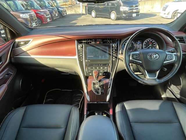 トヨタ ハリアー ハイブリッド プレミアム 静岡県 2016(平28)年 3.7万km スパークリングブラックパールクリスタルシャイン ●9インチ純正ナビ/(フルセグ/CD/DVD/Bluetooth/AUX)/(510137)/●レザーシート/●前席パワーシート/(運転席シートメモリ付き)/●前席シートヒーター/●バックカメラ/●クルーズコントロール/●プリクラッシュセーフティ/●レーンキープアシスト/●LEDヘッドライト＆フォグランプ/●オートライト/●オートマチックハイビーム/●コンビステアリング/●ステアリングスイッチ/●チルト＆テレスコピック/●ETC/●パワーバックドア/●JBLサウンドシステム/●ツインサンルーフ/●電動格納ウィンカーミラー/●スマートキー/●プッシュスタート/●ドアバイザー/●純正フロアマット/●純正18インチアルミホイール/●ダブル+サイド+カーテンSRS+ABS