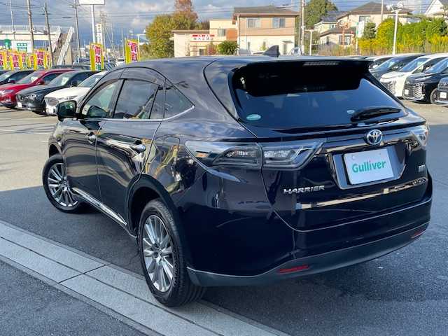 トヨタ ハリアー ハイブリッド プレミアム 静岡県 2016(平28)年 3.7万km スパークリングブラックパールクリスタルシャイン ●9インチ純正ナビ/(フルセグ/CD/DVD/Bluetooth/AUX)/(510137)/●レザーシート/●前席パワーシート/(運転席シートメモリ付き)/●前席シートヒーター/●バックカメラ/●クルーズコントロール/●プリクラッシュセーフティ/●レーンキープアシスト/●LEDヘッドライト＆フォグランプ/●オートライト/●オートマチックハイビーム/●コンビステアリング/●ステアリングスイッチ/●チルト＆テレスコピック/●ETC/●パワーバックドア/●JBLサウンドシステム/●ツインサンルーフ/●電動格納ウィンカーミラー/●スマートキー/●プッシュスタート/●ドアバイザー/●純正フロアマット/●純正18インチアルミホイール/●ダブル+サイド+カーテンSRS+ABS