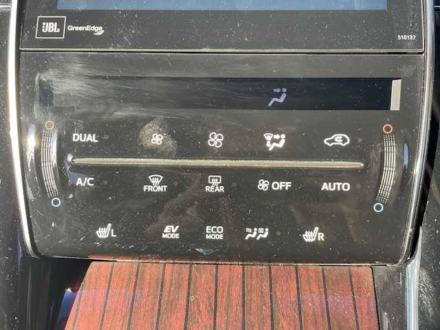 トヨタ ハリアー ハイブリッド プレミアム 静岡県 2016(平28)年 3.7万km スパークリングブラックパールクリスタルシャイン ●9インチ純正ナビ/(フルセグ/CD/DVD/Bluetooth/AUX)/(510137)/●レザーシート/●前席パワーシート/(運転席シートメモリ付き)/●前席シートヒーター/●バックカメラ/●クルーズコントロール/●プリクラッシュセーフティ/●レーンキープアシスト/●LEDヘッドライト＆フォグランプ/●オートライト/●オートマチックハイビーム/●コンビステアリング/●ステアリングスイッチ/●チルト＆テレスコピック/●ETC/●パワーバックドア/●JBLサウンドシステム/●ツインサンルーフ/●電動格納ウィンカーミラー/●スマートキー/●プッシュスタート/●ドアバイザー/●純正フロアマット/●純正18インチアルミホイール/●ダブル+サイド+カーテンSRS+ABS