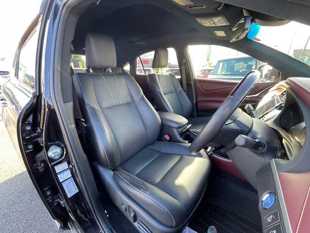 トヨタ ハリアー ハイブリッド プレミアム 静岡県 2016(平28)年 3.7万km スパークリングブラックパールクリスタルシャイン ●9インチ純正ナビ/(フルセグ/CD/DVD/Bluetooth/AUX)/(510137)/●レザーシート/●前席パワーシート/(運転席シートメモリ付き)/●前席シートヒーター/●バックカメラ/●クルーズコントロール/●プリクラッシュセーフティ/●レーンキープアシスト/●LEDヘッドライト＆フォグランプ/●オートライト/●オートマチックハイビーム/●コンビステアリング/●ステアリングスイッチ/●チルト＆テレスコピック/●ETC/●パワーバックドア/●JBLサウンドシステム/●ツインサンルーフ/●電動格納ウィンカーミラー/●スマートキー/●プッシュスタート/●ドアバイザー/●純正フロアマット/●純正18インチアルミホイール/●ダブル+サイド+カーテンSRS+ABS