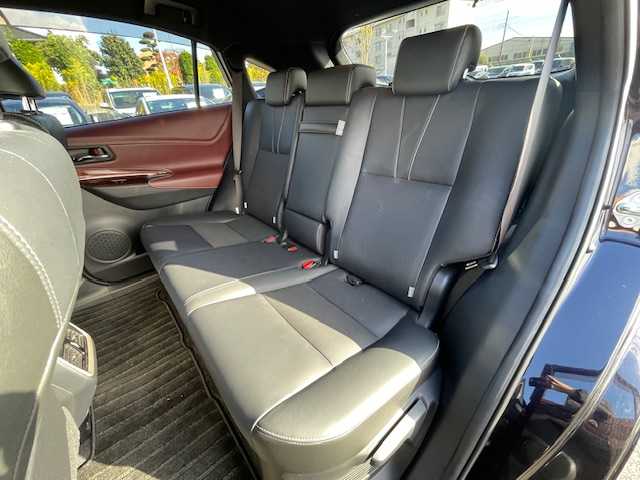 トヨタ ハリアー ハイブリッド プレミアム 静岡県 2016(平28)年 3.7万km スパークリングブラックパールクリスタルシャイン ●9インチ純正ナビ/(フルセグ/CD/DVD/Bluetooth/AUX)/(510137)/●レザーシート/●前席パワーシート/(運転席シートメモリ付き)/●前席シートヒーター/●バックカメラ/●クルーズコントロール/●プリクラッシュセーフティ/●レーンキープアシスト/●LEDヘッドライト＆フォグランプ/●オートライト/●オートマチックハイビーム/●コンビステアリング/●ステアリングスイッチ/●チルト＆テレスコピック/●ETC/●パワーバックドア/●JBLサウンドシステム/●ツインサンルーフ/●電動格納ウィンカーミラー/●スマートキー/●プッシュスタート/●ドアバイザー/●純正フロアマット/●純正18インチアルミホイール/●ダブル+サイド+カーテンSRS+ABS