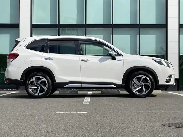 スバル フォレスター ハイブリッド アドバンス 和歌山県 2022(令4)年 1.3万km クリスタルホワイトP 純正ナビ（CN-FX800D）/バック・カメラ/フルセグTV/TVキャンセラー/（AM/FM/CD/DVD/BT/Bluray）/横滑り防止/BSM/衝突軽減ブレーキ/レーダークルコン/レーンキープアシスト/ビルトインETC/ドライブレコーダー/デジタルインナーミラー/シートヒーター/シートメモリー/パワーシート/ステアリングヒーター/パドルシフト/ハーフレザーシート/オートライト/電動リアゲート/