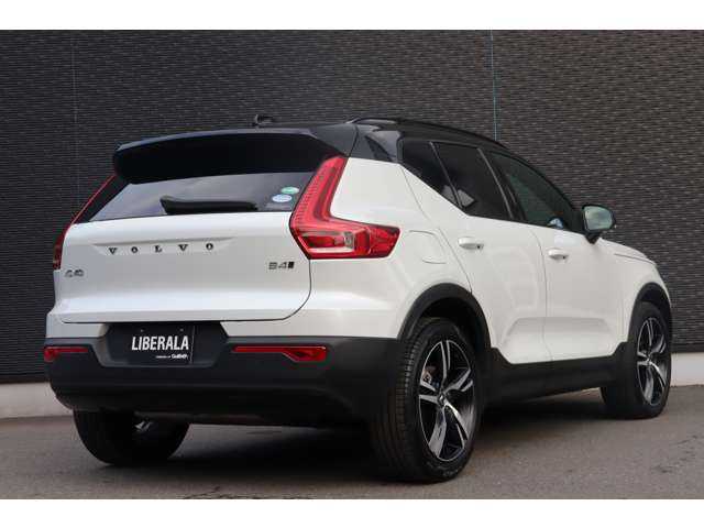ボルボ ボルボ ＸＣ４０ B4 AWD Rデザイン 大分県 2020(令2)年 6.4万km クリスタルホワイトP ＩＮＴＥＬＬＩＳＡＦＥ/アダプティブクルーズコントロール/harman/kardonプレミアムサウンド/純正ナビ/ＣａｒＰｌａｙ/Bluetooth/地デジ/ワイヤレス充電/３６０°カメラ/ハーフレザー/シートヒーター（全席）/パワーシート/ステアリングヒーター/LEDヘッドライト/オートハイビーム/純正１９インチＡＷ/ＥＴＣ/純正ドライブレコーダー前後