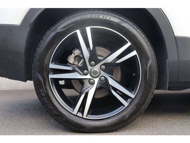 ボルボ ボルボ ＸＣ４０ B4 AWD Rデザイン 大分県 2020(令2)年 6.4万km クリスタルホワイトP ＩＮＴＥＬＬＩＳＡＦＥ/アダプティブクルーズコントロール/harman/kardonプレミアムサウンド/純正ナビ/ＣａｒＰｌａｙ/Bluetooth/地デジ/ワイヤレス充電/３６０°カメラ/ハーフレザー/シートヒーター（全席）/パワーシート/ステアリングヒーター/LEDヘッドライト/オートハイビーム/純正１９インチＡＷ/ＥＴＣ/純正ドライブレコーダー前後