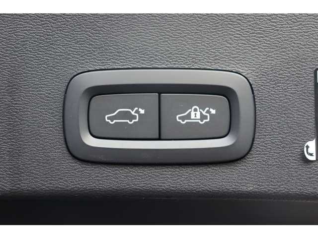 ボルボ ボルボ ＸＣ４０ B4 AWD Rデザイン 大分県 2020(令2)年 6.4万km クリスタルホワイトP ＩＮＴＥＬＬＩＳＡＦＥ/アダプティブクルーズコントロール/harman/kardonプレミアムサウンド/純正ナビ/ＣａｒＰｌａｙ/Bluetooth/地デジ/ワイヤレス充電/３６０°カメラ/ハーフレザー/シートヒーター（全席）/パワーシート/ステアリングヒーター/LEDヘッドライト/オートハイビーム/純正１９インチＡＷ/ＥＴＣ/純正ドライブレコーダー前後