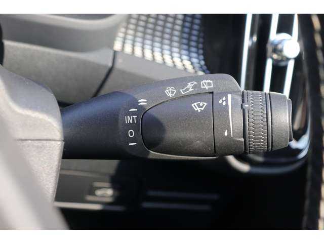 ボルボ ボルボ ＸＣ４０ B4 AWD Rデザイン 大分県 2020(令2)年 6.4万km クリスタルホワイトP ＩＮＴＥＬＬＩＳＡＦＥ/アダプティブクルーズコントロール/harman/kardonプレミアムサウンド/純正ナビ/ＣａｒＰｌａｙ/Bluetooth/地デジ/ワイヤレス充電/３６０°カメラ/ハーフレザー/シートヒーター（全席）/パワーシート/ステアリングヒーター/LEDヘッドライト/オートハイビーム/純正１９インチＡＷ/ＥＴＣ/純正ドライブレコーダー前後