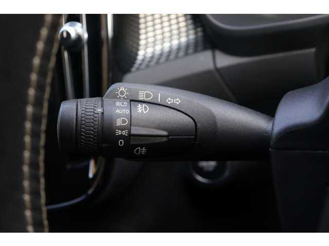 ボルボ ボルボ ＸＣ４０ B4 AWD Rデザイン 大分県 2020(令2)年 6.4万km クリスタルホワイトP ＩＮＴＥＬＬＩＳＡＦＥ/アダプティブクルーズコントロール/harman/kardonプレミアムサウンド/純正ナビ/ＣａｒＰｌａｙ/Bluetooth/地デジ/ワイヤレス充電/３６０°カメラ/ハーフレザー/シートヒーター（全席）/パワーシート/ステアリングヒーター/LEDヘッドライト/オートハイビーム/純正１９インチＡＷ/ＥＴＣ/純正ドライブレコーダー前後