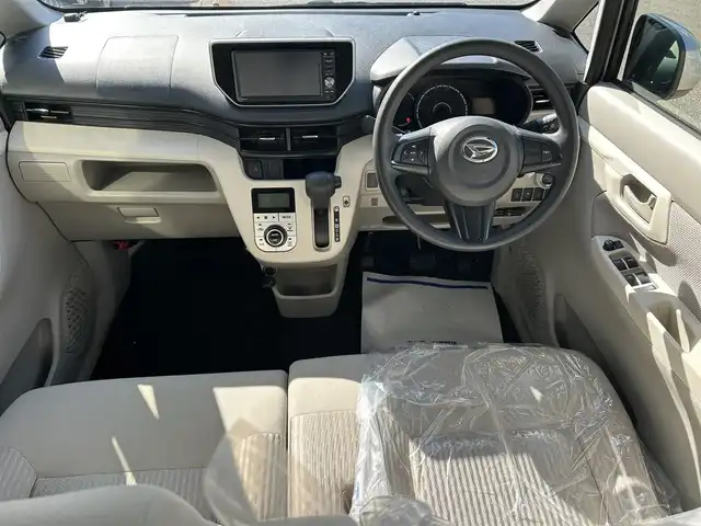 ダイハツ ムーヴ X SA 沖縄県 2015(平27)年 5.4万km ブライトシルバーメタリック (株)IDOMが運営する【じしゃロンコザ店】の自社ローン対象車両になります。こちらは現金ご利用時の価格です。自社ローンご希望の方は別途その旨お申付け下さい。/・プッシュスタート /・純正ナビ /・フルセグTV /・Bluetooth接続 /・バックカメラ /・ETC　/・前後ドライブレコーダー　/・横滑り防止装置　/・衝突被害軽減ブレーキ　/・純正フロアマット　/・純正アルミホイール　