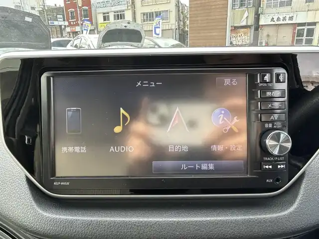 ダイハツ ムーヴ X SA 沖縄県 2015(平27)年 5.4万km ブライトシルバーメタリック (株)IDOMが運営する【じしゃロンコザ店】の自社ローン対象車両になります。こちらは現金ご利用時の価格です。自社ローンご希望の方は別途その旨お申付け下さい。/・プッシュスタート /・純正ナビ /・フルセグTV /・Bluetooth接続 /・バックカメラ /・ETC　/・前後ドライブレコーダー　/・横滑り防止装置　/・衝突被害軽減ブレーキ　/・純正フロアマット　/・純正アルミホイール　