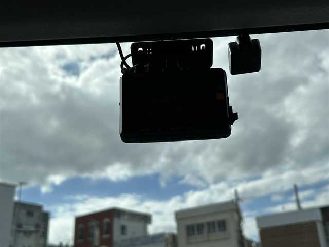 ダイハツ ムーヴ X SA 沖縄県 2015(平27)年 5.4万km ブライトシルバーメタリック (株)IDOMが運営する【じしゃロンコザ店】の自社ローン対象車両になります。こちらは現金ご利用時の価格です。自社ローンご希望の方は別途その旨お申付け下さい。/・プッシュスタート /・純正ナビ /・フルセグTV /・Bluetooth接続 /・バックカメラ /・ETC　/・前後ドライブレコーダー　/・横滑り防止装置　/・衝突被害軽減ブレーキ　/・純正フロアマット　/・純正アルミホイール　