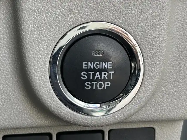 ダイハツ ムーヴ X SA 沖縄県 2015(平27)年 5.4万km ブライトシルバーメタリック (株)IDOMが運営する【じしゃロンコザ店】の自社ローン対象車両になります。こちらは現金ご利用時の価格です。自社ローンご希望の方は別途その旨お申付け下さい。/・プッシュスタート /・純正ナビ /・フルセグTV /・Bluetooth接続 /・バックカメラ /・ETC　/・前後ドライブレコーダー　/・横滑り防止装置　/・衝突被害軽減ブレーキ　/・純正フロアマット　/・純正アルミホイール　