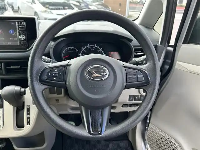 ダイハツ ムーヴ X SA 沖縄県 2015(平27)年 5.4万km ブライトシルバーメタリック (株)IDOMが運営する【じしゃロンコザ店】の自社ローン対象車両になります。こちらは現金ご利用時の価格です。自社ローンご希望の方は別途その旨お申付け下さい。/・プッシュスタート /・純正ナビ /・フルセグTV /・Bluetooth接続 /・バックカメラ /・ETC　/・前後ドライブレコーダー　/・横滑り防止装置　/・衝突被害軽減ブレーキ　/・純正フロアマット　/・純正アルミホイール　