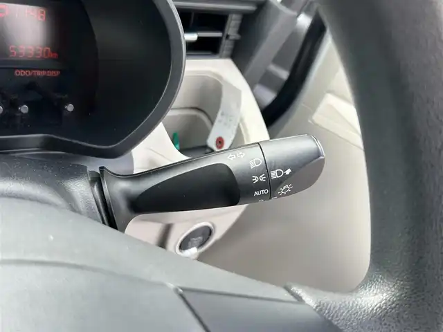 ダイハツ ムーヴ X SA 沖縄県 2015(平27)年 5.4万km ブライトシルバーメタリック (株)IDOMが運営する【じしゃロンコザ店】の自社ローン対象車両になります。こちらは現金ご利用時の価格です。自社ローンご希望の方は別途その旨お申付け下さい。/・プッシュスタート /・純正ナビ /・フルセグTV /・Bluetooth接続 /・バックカメラ /・ETC　/・前後ドライブレコーダー　/・横滑り防止装置　/・衝突被害軽減ブレーキ　/・純正フロアマット　/・純正アルミホイール　