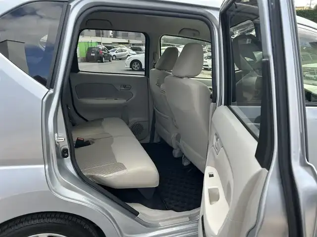 ダイハツ ムーヴ X SA 沖縄県 2015(平27)年 5.4万km ブライトシルバーメタリック (株)IDOMが運営する【じしゃロンコザ店】の自社ローン対象車両になります。こちらは現金ご利用時の価格です。自社ローンご希望の方は別途その旨お申付け下さい。/・プッシュスタート /・純正ナビ /・フルセグTV /・Bluetooth接続 /・バックカメラ /・ETC　/・前後ドライブレコーダー　/・横滑り防止装置　/・衝突被害軽減ブレーキ　/・純正フロアマット　/・純正アルミホイール　