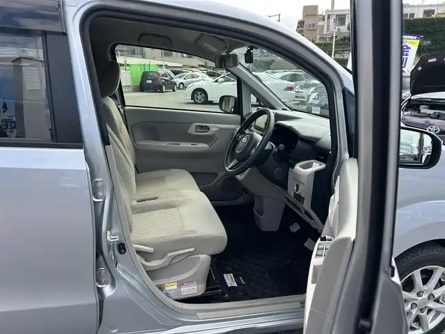 ダイハツ ムーヴ X SA 沖縄県 2015(平27)年 5.4万km ブライトシルバーメタリック (株)IDOMが運営する【じしゃロンコザ店】の自社ローン対象車両になります。こちらは現金ご利用時の価格です。自社ローンご希望の方は別途その旨お申付け下さい。/・プッシュスタート /・純正ナビ /・フルセグTV /・Bluetooth接続 /・バックカメラ /・ETC　/・前後ドライブレコーダー　/・横滑り防止装置　/・衝突被害軽減ブレーキ　/・純正フロアマット　/・純正アルミホイール　