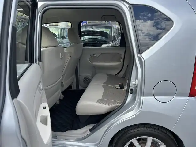 ダイハツ ムーヴ X SA 沖縄県 2015(平27)年 5.4万km ブライトシルバーメタリック (株)IDOMが運営する【じしゃロンコザ店】の自社ローン対象車両になります。こちらは現金ご利用時の価格です。自社ローンご希望の方は別途その旨お申付け下さい。/・プッシュスタート /・純正ナビ /・フルセグTV /・Bluetooth接続 /・バックカメラ /・ETC　/・前後ドライブレコーダー　/・横滑り防止装置　/・衝突被害軽減ブレーキ　/・純正フロアマット　/・純正アルミホイール　