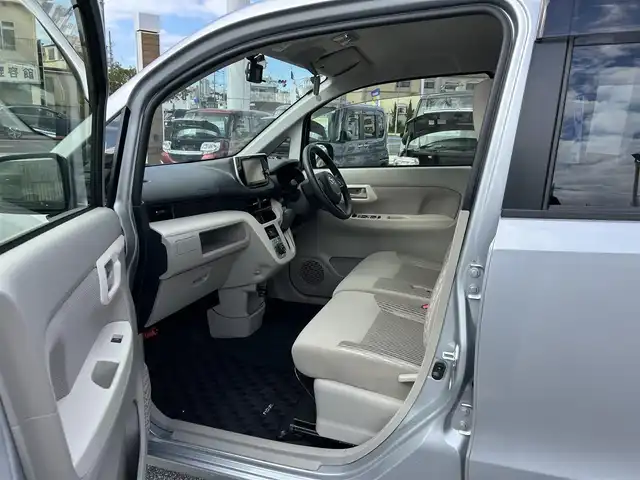 ダイハツ ムーヴ X SA 沖縄県 2015(平27)年 5.4万km ブライトシルバーメタリック (株)IDOMが運営する【じしゃロンコザ店】の自社ローン対象車両になります。こちらは現金ご利用時の価格です。自社ローンご希望の方は別途その旨お申付け下さい。/・プッシュスタート /・純正ナビ /・フルセグTV /・Bluetooth接続 /・バックカメラ /・ETC　/・前後ドライブレコーダー　/・横滑り防止装置　/・衝突被害軽減ブレーキ　/・純正フロアマット　/・純正アルミホイール　