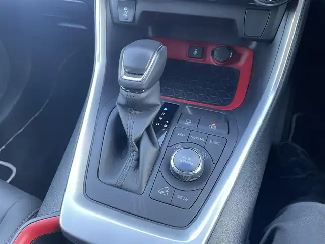 トヨタ ＲＡＶ４ アドベンチャー オフロードPKG 東京都 2021(令3)年 1.7万km スーパーホワイトⅡ 純正9インチディスプレイオーディオ/フルセグ/パノラミックビューモニター/ビルトインETC2.0/ドライブレコーダー/ルーフレール/パワーシート/LEDヘッドライト/スマートキー/Toyota Safety Sense/・プリクラッシュセーフティ/・レーントレーシングアシスト/・レーダークルーズコントロール/・オートマチックハイビーム/・ブラインドスポットモニター/・コーナーセンサー