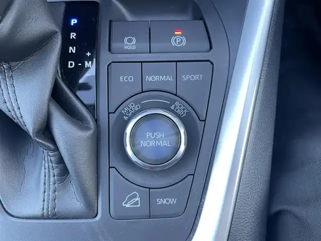 トヨタ ＲＡＶ４ アドベンチャー オフロードPKG 東京都 2021(令3)年 1.7万km スーパーホワイトⅡ 純正9インチディスプレイオーディオ/フルセグ/パノラミックビューモニター/ビルトインETC2.0/ドライブレコーダー/ルーフレール/パワーシート/LEDヘッドライト/スマートキー/Toyota Safety Sense/・プリクラッシュセーフティ/・レーントレーシングアシスト/・レーダークルーズコントロール/・オートマチックハイビーム/・ブラインドスポットモニター/・コーナーセンサー