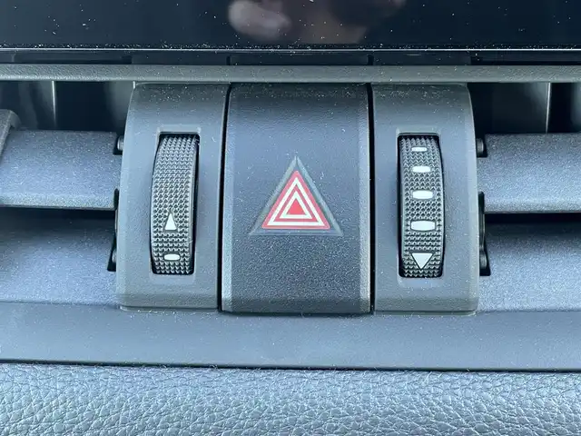 トヨタ ＲＡＶ４ アドベンチャー オフロードPKG 東京都 2021(令3)年 1.7万km スーパーホワイトⅡ 純正9インチディスプレイオーディオ/フルセグ/パノラミックビューモニター/ビルトインETC2.0/ドライブレコーダー/ルーフレール/パワーシート/LEDヘッドライト/スマートキー/Toyota Safety Sense/・プリクラッシュセーフティ/・レーントレーシングアシスト/・レーダークルーズコントロール/・オートマチックハイビーム/・ブラインドスポットモニター/・コーナーセンサー