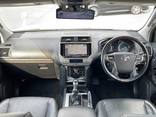 トヨタ ランドクルーザー プラド TZ－G 山口県 2019(平31)年 5.8万km ホワイトパールクリスタルシャイン モデリスタエアロ（フロント・リア）/純正アルミ付きサマータイヤ4本車載/黒レザーシート/アルパインメモリナビ/Bluetooth/フルセグTV/バックカメラ/アルパインフリップダウンモニター/ステアリングスイッチ/社外前後ドライブレコーダー/社外デジタルインナーミラー/スマートキー＆プッシュスタート/LEDフヘッドライト/LEDフォグライト/トヨタセーフティセンス/オートライト＆オートマチックハイビーム/ビルトインETC/3列目電動格納シート/前席パワーシート（D/席メモリー機能付）/前席シートヒーター＆ベンチレーション/クルーズコントロール/コーナーセンサー/電動チルト＆テレスコピック/社外アルミ付きスタッドレスタイヤ装着/保証書・取説/スペアキー1個