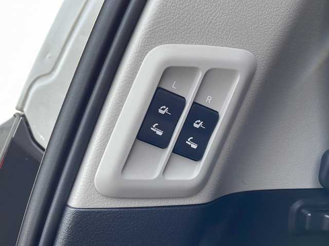 トヨタ ランドクルーザー プラド TZ－G 山口県 2019(平31)年 5.8万km ホワイトパールクリスタルシャイン モデリスタエアロ（フロント・リア）/純正アルミ付きサマータイヤ4本車載/黒レザーシート/アルパインメモリナビ/Bluetooth/フルセグTV/バックカメラ/アルパインフリップダウンモニター/ステアリングスイッチ/社外前後ドライブレコーダー/社外デジタルインナーミラー/スマートキー＆プッシュスタート/LEDフヘッドライト/LEDフォグライト/トヨタセーフティセンス/オートライト＆オートマチックハイビーム/ビルトインETC/3列目電動格納シート/前席パワーシート（D/席メモリー機能付）/前席シートヒーター＆ベンチレーション/クルーズコントロール/コーナーセンサー/電動チルト＆テレスコピック/社外アルミ付きスタッドレスタイヤ装着/保証書・取説/スペアキー1個