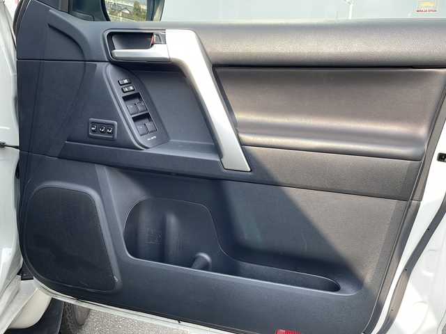 トヨタ ランドクルーザー プラド TZ－G 山口県 2019(平31)年 5.8万km ホワイトパールクリスタルシャイン モデリスタエアロ（フロント・リア）/純正アルミ付きサマータイヤ4本車載/黒レザーシート/アルパインメモリナビ/Bluetooth/フルセグTV/バックカメラ/アルパインフリップダウンモニター/ステアリングスイッチ/社外前後ドライブレコーダー/社外デジタルインナーミラー/スマートキー＆プッシュスタート/LEDフヘッドライト/LEDフォグライト/トヨタセーフティセンス/オートライト＆オートマチックハイビーム/ビルトインETC/3列目電動格納シート/前席パワーシート（D/席メモリー機能付）/前席シートヒーター＆ベンチレーション/クルーズコントロール/コーナーセンサー/電動チルト＆テレスコピック/社外アルミ付きスタッドレスタイヤ装着/保証書・取説/スペアキー1個