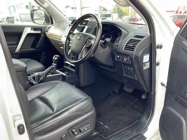 トヨタ ランドクルーザー プラド TZ－G 山口県 2019(平31)年 5.8万km ホワイトパールクリスタルシャイン モデリスタエアロ（フロント・リア）/純正アルミ付きサマータイヤ4本車載/黒レザーシート/アルパインメモリナビ/Bluetooth/フルセグTV/バックカメラ/アルパインフリップダウンモニター/ステアリングスイッチ/社外前後ドライブレコーダー/社外デジタルインナーミラー/スマートキー＆プッシュスタート/LEDフヘッドライト/LEDフォグライト/トヨタセーフティセンス/オートライト＆オートマチックハイビーム/ビルトインETC/3列目電動格納シート/前席パワーシート（D/席メモリー機能付）/前席シートヒーター＆ベンチレーション/クルーズコントロール/コーナーセンサー/電動チルト＆テレスコピック/社外アルミ付きスタッドレスタイヤ装着/保証書・取説/スペアキー1個