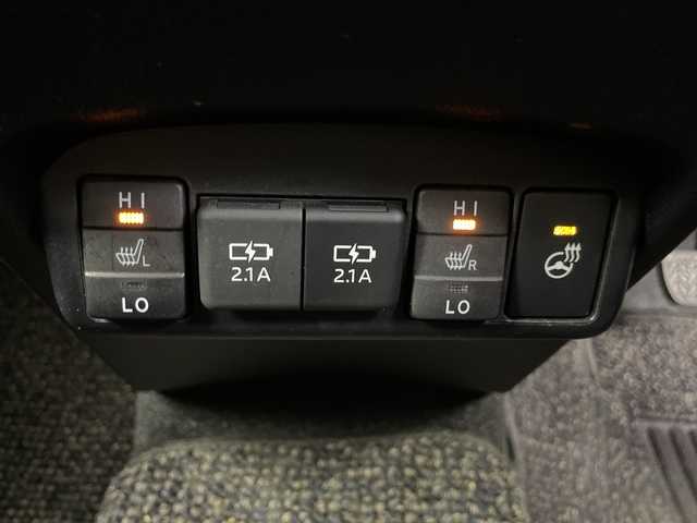 トヨタ シエンタ G セーフティエディションⅡ 埼玉県 2021(令3)年 3.6万km ブラックマイカ 純正ナビ　/ビルトインＥＴＣ２．０　/前後ドライブレコーダー　/バックカメラ　/前席シートヒーター　/両側パワースライドドア　/衝突軽減ブレーキ　/レーンキープアシスト　/オートマチックハイビーム/ステアリングヒーター/LEDヘッドライト/横滑り防止措置　/純正フロアマット/ステアリングリモコン/アイドリングストップ/プッシュスタート