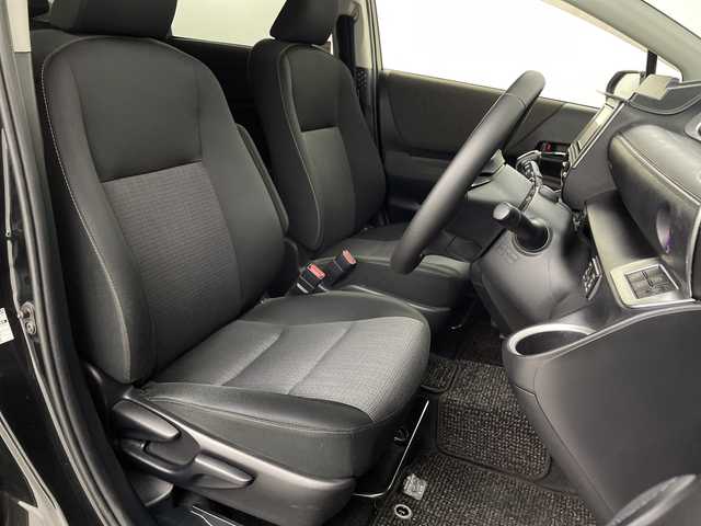 トヨタ シエンタ G セーフティエディションⅡ 埼玉県 2021(令3)年 3.6万km ブラックマイカ 純正ナビ　/ビルトインＥＴＣ２．０　/前後ドライブレコーダー　/バックカメラ　/前席シートヒーター　/両側パワースライドドア　/衝突軽減ブレーキ　/レーンキープアシスト　/オートマチックハイビーム/ステアリングヒーター/LEDヘッドライト/横滑り防止措置　/純正フロアマット/ステアリングリモコン/アイドリングストップ/プッシュスタート