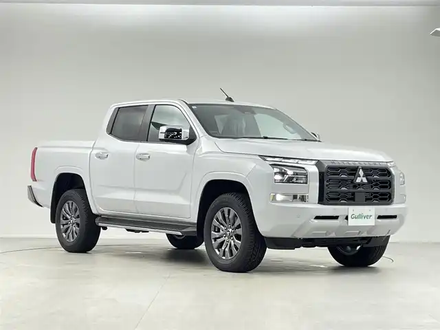 三菱 トライトン GLS 東京都 2024(令6)年 0.1万km未満 ホワイトダイヤモンド GLS　4WD　ターボ/地デジTVアンテナフィルムキット（12760）/全周位モニター（フロント/サイド/バック有り）/純正9インチナビ/・AM/FM/USB/Bluetooth/・フルセグTV（走行視聴不可）/e-Assist/・衝突軽減ブレーキ/・踏み間違いアシスト/・車線逸脱警報/・ブラインドスポットモニター/・標識認識機能/・オートハイビーム/・リアクロスラフィックアラート/・追従型クルーズコントロール/・ふらつき警報/パーキングセンサー/ヒルスタートアシスト/ヒルディセントコントロール/シートヒーター（前席）/ステアリングヒーター/ステアリングスイッチ/LEDオートライト/LEDフォグランプ/横滑り防止装置/アイドリングストップ/前後コーナーセンサー/プッシュスタート/スマートキー×2/電動格納ウィンカーミラー/純正18inアルミホイール/ウインカー付電格ミラー