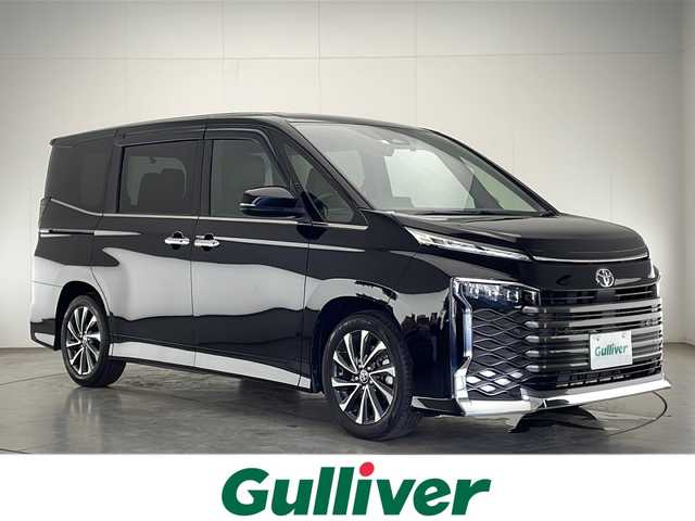 トヨタ ヴォクシー S－Z 宮崎県 2023(令5)年 1.1万km アティチュードブラックマイカ Toyota Safety Sense/〇プリクラシュセーフティ/〇レーンディパーチャーアラート/〇パーキングサポートブレーキ/〇プロアクティブドライビングアシスト/〇ロードサインアシスト/〇レーダークルーズコントロール/〇オートマチックハイビーム/〇クリアランスソナー/〇発進遅れ告知/純正10.5インチナビ/フルセグＴＶ/CD/DVD/Bluetooth/バックカメラ/両側パワースライドドア/ハーフレザーシート/シートヒーター/LEDヘッドライト/純正17インチAW/ビルトインETC2.0/スマートキー×２/前後ドライブレコーダー/保証書/取扱説明書