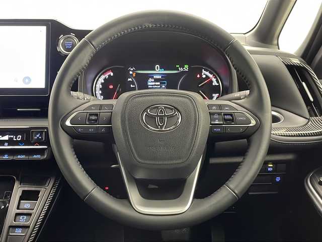 トヨタ ヴォクシー S－Z 宮崎県 2023(令5)年 1.1万km アティチュードブラックマイカ Toyota Safety Sense/〇プリクラシュセーフティ/〇レーンディパーチャーアラート/〇パーキングサポートブレーキ/〇プロアクティブドライビングアシスト/〇ロードサインアシスト/〇レーダークルーズコントロール/〇オートマチックハイビーム/〇クリアランスソナー/〇発進遅れ告知/純正10.5インチナビ/フルセグＴＶ/CD/DVD/Bluetooth/バックカメラ/両側パワースライドドア/ハーフレザーシート/シートヒーター/LEDヘッドライト/純正17インチAW/ビルトインETC2.0/スマートキー×２/前後ドライブレコーダー/保証書/取扱説明書