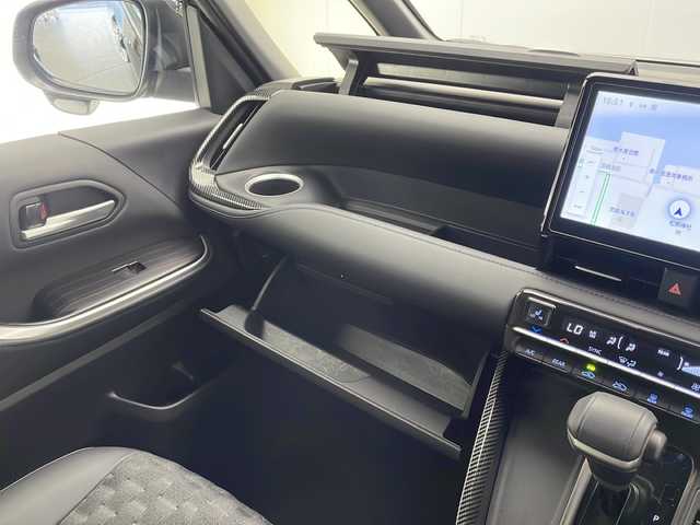 トヨタ ヴォクシー S－Z 宮崎県 2023(令5)年 1.1万km アティチュードブラックマイカ Toyota Safety Sense/〇プリクラシュセーフティ/〇レーンディパーチャーアラート/〇パーキングサポートブレーキ/〇プロアクティブドライビングアシスト/〇ロードサインアシスト/〇レーダークルーズコントロール/〇オートマチックハイビーム/〇クリアランスソナー/〇発進遅れ告知/純正10.5インチナビ/フルセグＴＶ/CD/DVD/Bluetooth/バックカメラ/両側パワースライドドア/ハーフレザーシート/シートヒーター/LEDヘッドライト/純正17インチAW/ビルトインETC2.0/スマートキー×２/前後ドライブレコーダー/保証書/取扱説明書
