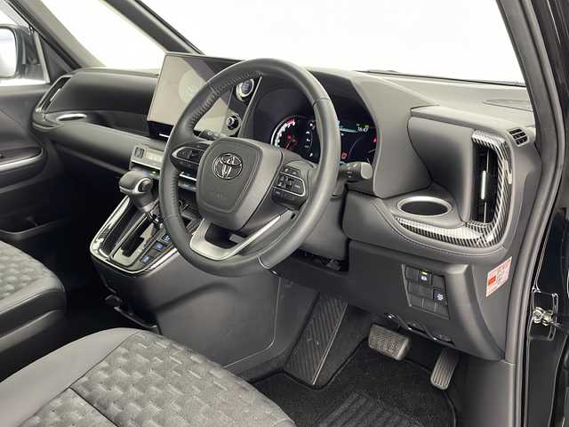 トヨタ ヴォクシー S－Z 宮崎県 2023(令5)年 1.1万km アティチュードブラックマイカ Toyota Safety Sense/〇プリクラシュセーフティ/〇レーンディパーチャーアラート/〇パーキングサポートブレーキ/〇プロアクティブドライビングアシスト/〇ロードサインアシスト/〇レーダークルーズコントロール/〇オートマチックハイビーム/〇クリアランスソナー/〇発進遅れ告知/純正10.5インチナビ/フルセグＴＶ/CD/DVD/Bluetooth/バックカメラ/両側パワースライドドア/ハーフレザーシート/シートヒーター/LEDヘッドライト/純正17インチAW/ビルトインETC2.0/スマートキー×２/前後ドライブレコーダー/保証書/取扱説明書