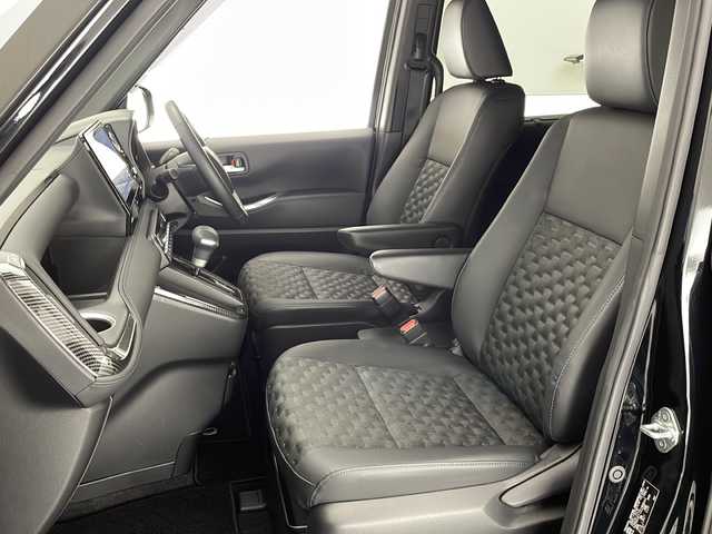 トヨタ ヴォクシー S－Z 宮崎県 2023(令5)年 1.1万km アティチュードブラックマイカ Toyota Safety Sense/〇プリクラシュセーフティ/〇レーンディパーチャーアラート/〇パーキングサポートブレーキ/〇プロアクティブドライビングアシスト/〇ロードサインアシスト/〇レーダークルーズコントロール/〇オートマチックハイビーム/〇クリアランスソナー/〇発進遅れ告知/純正10.5インチナビ/フルセグＴＶ/CD/DVD/Bluetooth/バックカメラ/両側パワースライドドア/ハーフレザーシート/シートヒーター/LEDヘッドライト/純正17インチAW/ビルトインETC2.0/スマートキー×２/前後ドライブレコーダー/保証書/取扱説明書