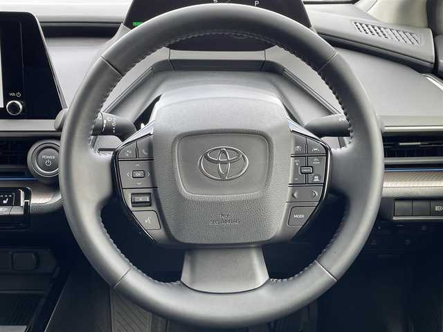 トヨタ プリウス G 島根県 2023(令5)年 0.6万km アティチュードブラックマイカ トヨタセーフティセンス/純正ディスプレイオーディオ/フルセグTV/Bluetooth/USB/パノラミックビューモニター/レーダークルーズコントロール/LEDオートライト/オートマチックハイビーム /クリアランスソナー/BSM/ビルトインETC2.0/純正19インチアルミホイール/純正フロアマット/純正ドアバイザー/スマートキー/プッシュスタート