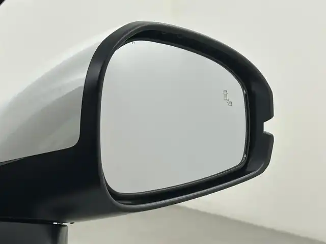 ホンダ ヴェゼル ハイブリッド e:HEV Z 福岡県 2025(令7)年 0.1万km未満 プラチナホワイトパール 登録済未使用車　/純正ナビ　/バックカメラ　/ビルトインＥＴＣ２．０　/置くだけ充電　/ＡＣＣ　/コーナーセンサー　/衝突軽減　/レーンキープ　/踏み間違い防止　/ＢＳＭ　/パドルシフト　/パワーリアゲート　/シートヒーター