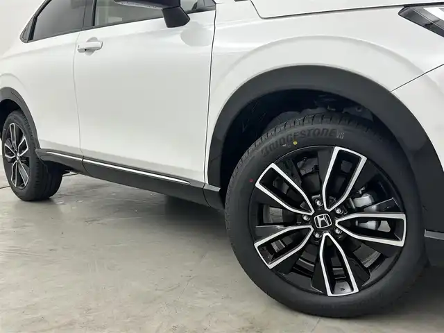 ホンダ ヴェゼル ハイブリッド e:HEV Z 福岡県 2025(令7)年 0.1万km未満 プラチナホワイトパール 登録済未使用車　/純正ナビ　/バックカメラ　/ビルトインＥＴＣ２．０　/置くだけ充電　/ＡＣＣ　/コーナーセンサー　/衝突軽減　/レーンキープ　/踏み間違い防止　/ＢＳＭ　/パドルシフト　/パワーリアゲート　/シートヒーター