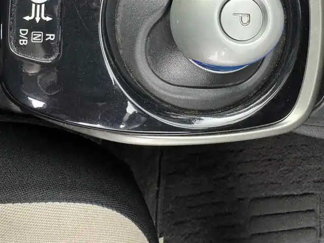日産 ノート e－パワー X 愛知県 2017(平29)年 6.9万km インペリアルアンバーP 純正ナビ　/（フルセグ/BT/CD/DVD） /全方位モニター　/衝突軽減システム　/コーナーセンサー　/レーンキープアシスト　/オートライト　/電動格納ミラー　/ドライブレコーダー　/純正ホイールキャップ　/純正フロアマット　/スマートキー