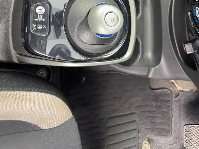 日産 ノート e－パワー X 愛知県 2017(平29)年 6.9万km インペリアルアンバーP 純正ナビ　/（フルセグ/BT/CD/DVD） /全方位モニター　/衝突軽減システム　/コーナーセンサー　/レーンキープアシスト　/オートライト　/電動格納ミラー　/ドライブレコーダー　/純正ホイールキャップ　/純正フロアマット　/スマートキー
