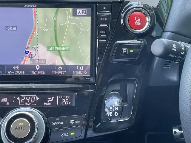 トヨタ プリウス α S ツーリングセレクション G’s 島根県 2016(平28)年 7.5万km ホワイトパールクリスタルシャイン アルパイン9インチナビ/CD/DVD/DTV/Bluetooth/バックカメラ/TEIN車高調/純正AW付きスタッドレス積込/社外19インチアルミホイール /ハーフレザー調シート/ステアリングスイッチ/ビルトインETC/ドライブレコーダー/GPSレーダー/LEDオートライト/スマートキー/プッシュスタート /純正フロアマット/純正ドアバイザー