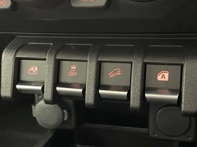 スズキ ジムニー XC 愛知県 2025(令7)年 0.1万km未満 ジャングルグリーン 届出済未使用車　シートヒーター　クルーズコントロール　スズキセーフティサポート　衝突軽減装置　ＬＥＤヘッドライト　オートライト　フォグランプ　車線逸脱警報　背面タイヤ　リヤパーキングセンサー　禁煙車