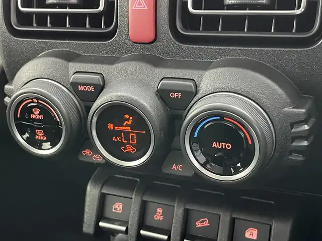 スズキ ジムニー XC 愛知県 2025(令7)年 0.1万km未満 ジャングルグリーン 届出済未使用車　シートヒーター　クルーズコントロール　スズキセーフティサポート　衝突軽減装置　ＬＥＤヘッドライト　オートライト　フォグランプ　車線逸脱警報　背面タイヤ　リヤパーキングセンサー　禁煙車