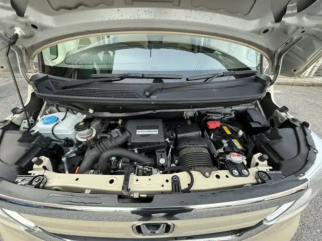 ホンダ Ｎ ＢＯＸ G L ターボ ホンダセンシング 千葉県 2017(平29)年 5.6万km プレミアムアイボリーパール2トーン 純正メモリナビ（CD/DVD/AM/FM/フルセグTV/Bluetooth）/バックカメラ/ホンダセンシング/　・衝突軽減ブレーキ〈CMBS〉/　・誤発進抑制機能/　・後方誤発進抑制機能/　・歩行者事故低減ステアリング/　・路外逸脱抑制機能/　・ACC〈アダプティブ・クルーズ・コントロール〉/　・LKAS〈車線維持支援システム〉/　・オートハイビーム/　・先行車発進お知らせ機能/　・標識認識機能/両側パワスラ/パドルシフト/ETC/純正フロアマット/チップアップ＆ダイブダウン機構付スライドリアシート/LEDヘッドライト/プッシュスタート/スペアキー/保証書/取扱説明書
