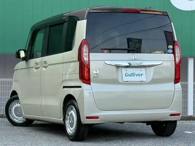 ホンダ Ｎ ＢＯＸ G L ターボ ホンダセンシング 千葉県 2017(平29)年 5.6万km プレミアムアイボリーパール2トーン 純正メモリナビ（CD/DVD/AM/FM/フルセグTV/Bluetooth）/バックカメラ/ホンダセンシング/　・衝突軽減ブレーキ〈CMBS〉/　・誤発進抑制機能/　・後方誤発進抑制機能/　・歩行者事故低減ステアリング/　・路外逸脱抑制機能/　・ACC〈アダプティブ・クルーズ・コントロール〉/　・LKAS〈車線維持支援システム〉/　・オートハイビーム/　・先行車発進お知らせ機能/　・標識認識機能/両側パワスラ/パドルシフト/ETC/純正フロアマット/チップアップ＆ダイブダウン機構付スライドリアシート/LEDヘッドライト/プッシュスタート/スペアキー/保証書/取扱説明書