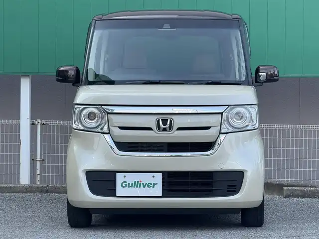 ホンダ Ｎ ＢＯＸ G L ターボ ホンダセンシング 千葉県 2017(平29)年 5.6万km プレミアムアイボリーパール2トーン 純正メモリナビ（CD/DVD/AM/FM/フルセグTV/Bluetooth）/バックカメラ/ホンダセンシング/　・衝突軽減ブレーキ〈CMBS〉/　・誤発進抑制機能/　・後方誤発進抑制機能/　・歩行者事故低減ステアリング/　・路外逸脱抑制機能/　・ACC〈アダプティブ・クルーズ・コントロール〉/　・LKAS〈車線維持支援システム〉/　・オートハイビーム/　・先行車発進お知らせ機能/　・標識認識機能/両側パワスラ/パドルシフト/ETC/純正フロアマット/チップアップ＆ダイブダウン機構付スライドリアシート/LEDヘッドライト/プッシュスタート/スペアキー/保証書/取扱説明書