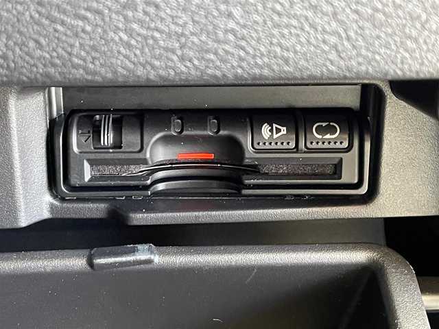 日産 セレナ ハイウェイスターVセレクションⅡ 岩手県 2018(平30)年 5.5万km ブリリアントホワイトパール ワンオーナー/４WD/アラウンドビューモニター/パーキングアシスト/ハンズフリーパワースライドドア/プロパイロット/エマージェンシーブレーキ/踏み間違い衝突防止アシスト/ハイビームアシスト/前後ソナー/横滑り防止装置/アイドリングストップ/インテリジェントルームミラー/ロールサンシェード/リヤオートエアコン/純正ナビ/（CD/DVD/フルセグ/SD/AUX/Bluetooth）/ステアリングスイッチ/ドライブレコーダー/ETC/LEDヘッドライト/純正15インチアルミホイール